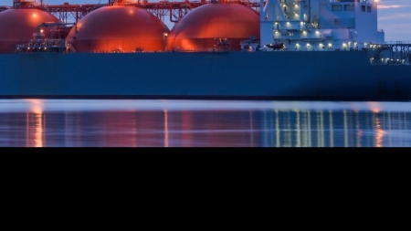 Dư thừa nguồn cung LNG toàn cầu gây áp lực lên giá khí đốt