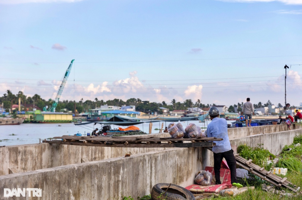 Hiến kế để chợ nổi không... chìm