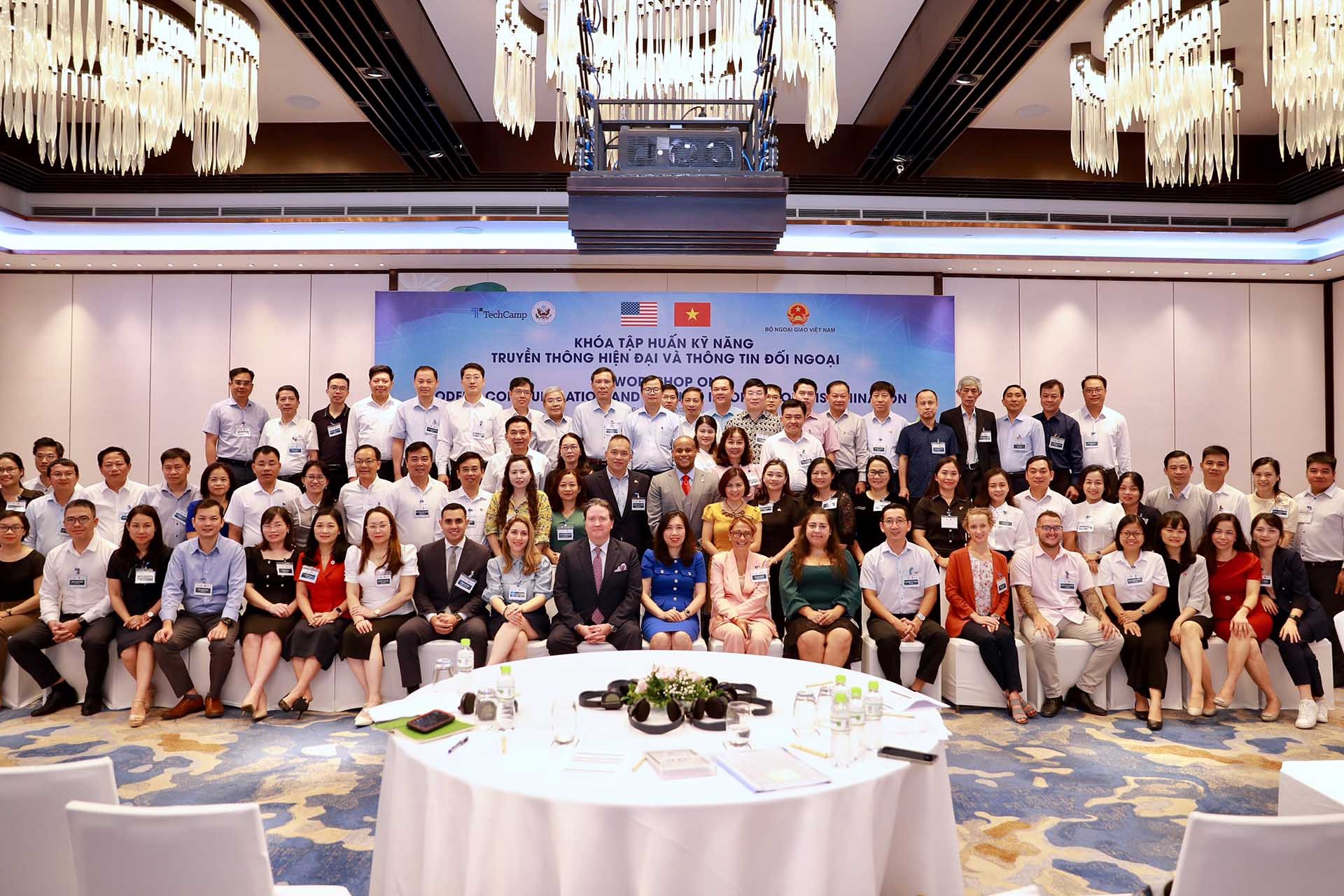 Bộ Ngoại giao phối hợp với Đại sứ quán Hoa Kỳ tổ chức khoá tập huấn kỹ năng truyền thông hiện đại và thông tin đối ngoại Bộ Ngoại giao phối hợp với Đại sứ quán Hoa Kỳ tổ chức khoá tập huấn kỹ năng truyền thông hiện đại và thông tin đối ngoại