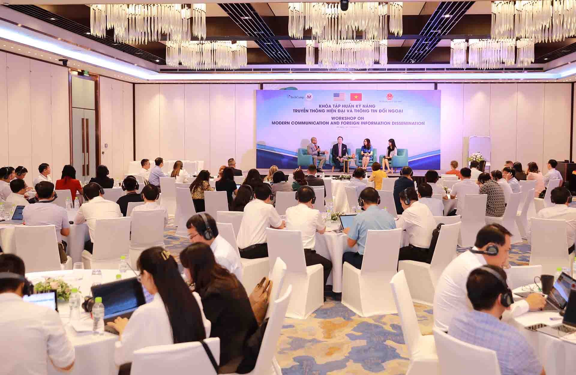 Bộ Ngoại giao phối hợp với Đại sứ quán Hoa Kỳ tổ chức khoá tập huấn kỹ năng truyền thông hiện đại và thông tin đối ngoại Bộ Ngoại giao phối hợp với Đại sứ quán Hoa Kỳ tổ chức khoá tập huấn kỹ năng truyền thông hiện đại và thông tin đối ngoại