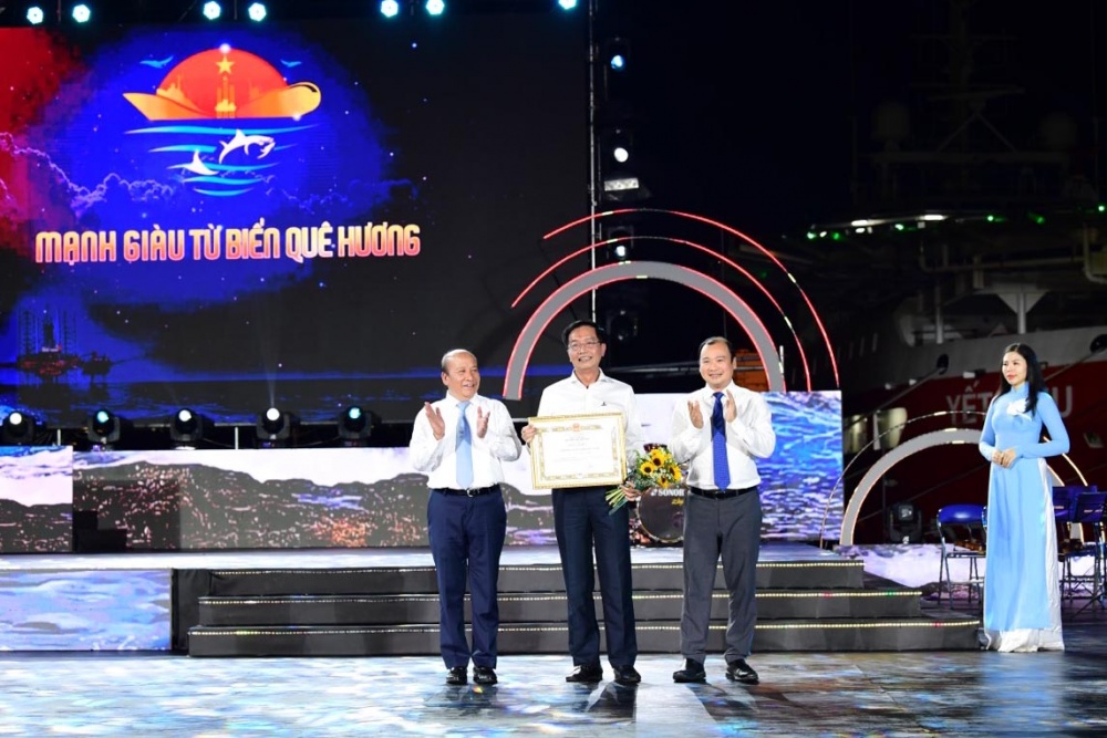Khơi dậy và tôn vinh tình yêu biển đảo, chủ quyền đất nước
