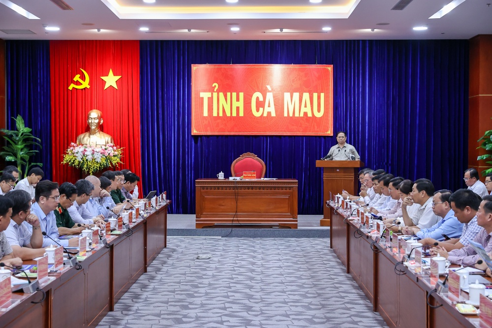 Thủ tướng thị sát tình hình sụt lún, sạt lở tại Đồng bằng sông Cửu Long