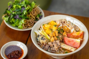TasteAtlas giới thiệu những món sợi phổ biến nhất của Việt Nam