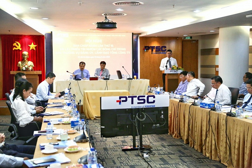 Đồng chí Lê Mạnh Cường – Phó Bí thư Đảng ủy, Thành viên HĐQT, Tổng Giám đốc Tổng Công ty trình bày Báo cáo Đồng chí Lê Mạnh Cường – Phó Bí thư Đảng ủy, Thành viên HĐQT, Tổng Giám đốc Tổng Công ty trình bày Báo cáo