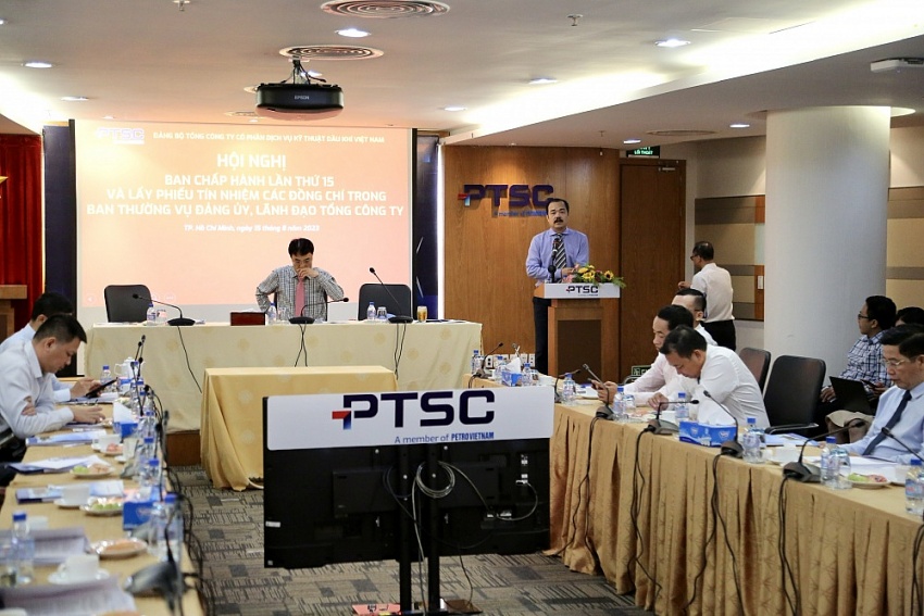 Đồng chí Trần Ngọc Chương – Phó Bí thư Thường trực Đảng ủy, Thành viên HĐQT trình bày Báo cáo Đồng chí Trần Ngọc Chương – Phó Bí thư Thường trực Đảng ủy, Thành viên HĐQT trình bày Báo cáo