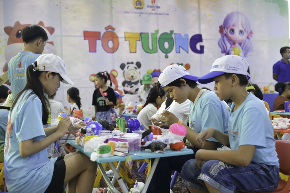 BSR tổ chức khen thưởng cho con em CBCNV