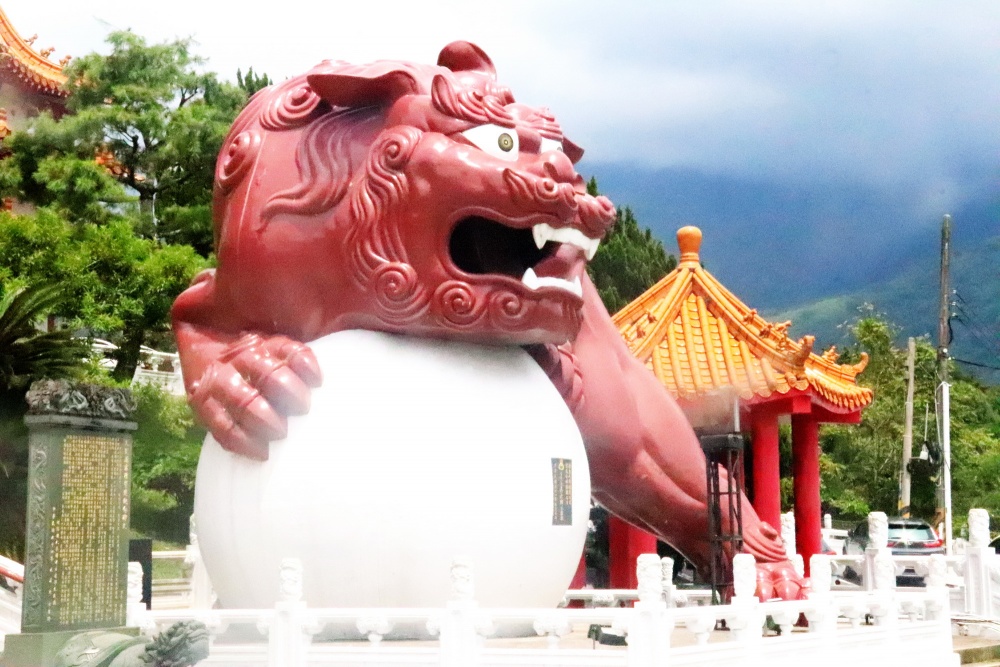 Gởi lời ước nguyện lên những chiếc chuông gió