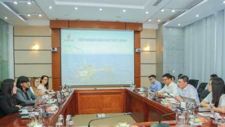 Lãnh đạo Petrovietnam làm việc với Fitch Ratings