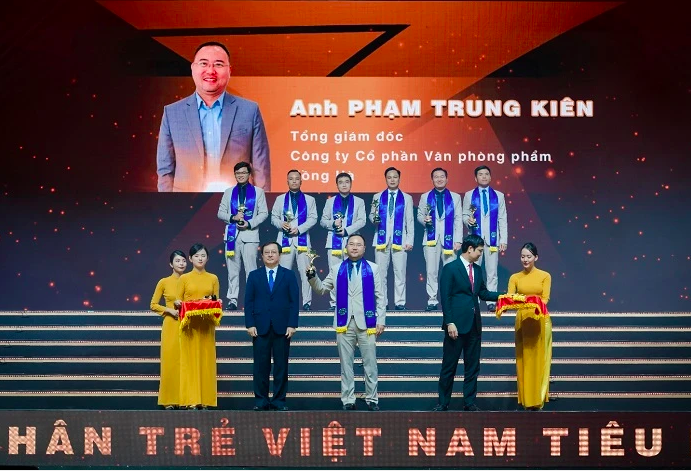 TGĐ Phạm Trung Kiên: “Doanh nhân trẻ Việt Nam tiêu biểu” vì sự phát triển lớn mạnh của Văn phòng phẩm Hồng Hà