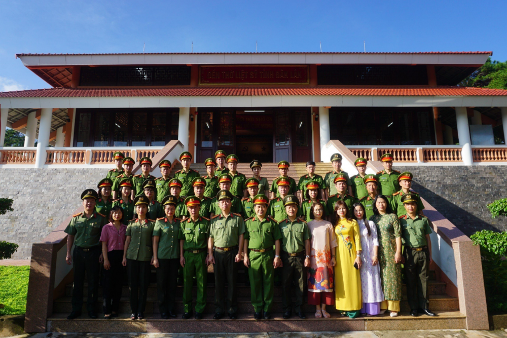 Công an quận Bắc Từ Liêm tổ chức đợt sinh hoạt chính trị về nguồn tại tỉnh Tây Nguyên