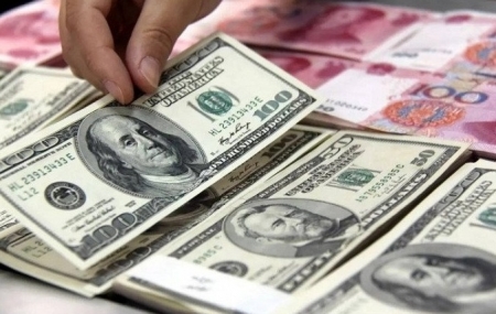 Tỷ giá ngoại tệ hôm nay 25/8: Đồng USD trong nước tăng "phi mã"