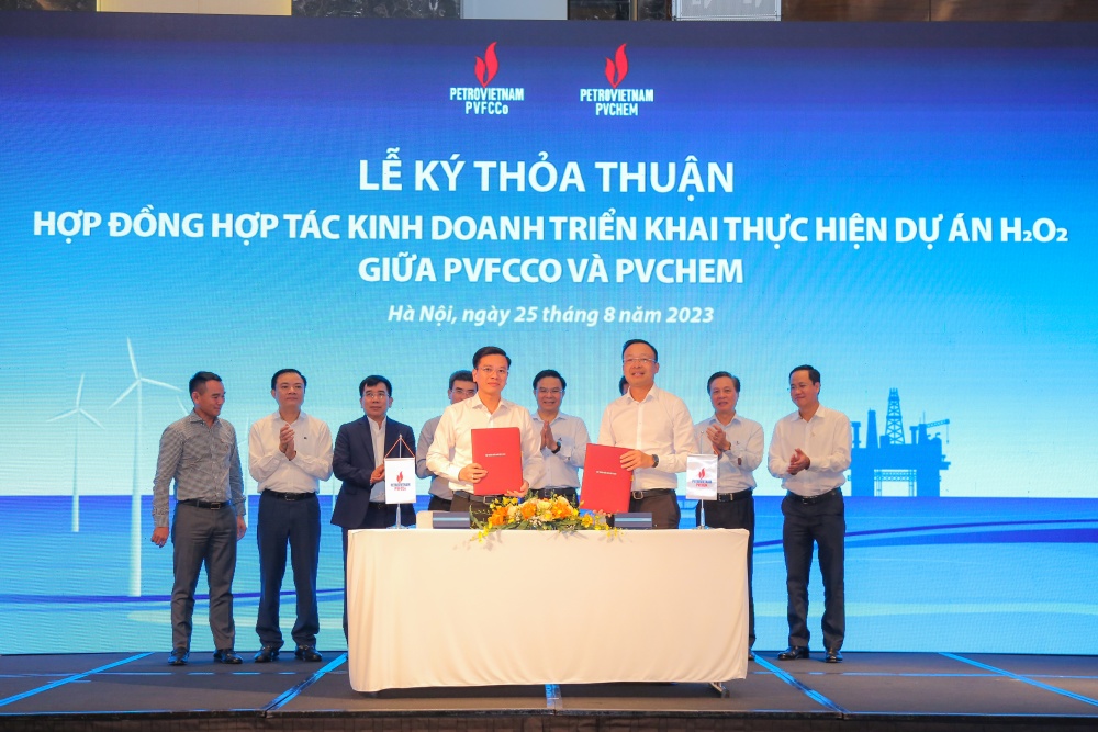 PVChem và PVFCCo ký kết hợp đồng hợp tác kinh doanh dự án Nhà máy sản xuất nước Oxy già