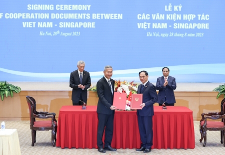 Việt Nam và Singapore ký kết 7 văn kiện hợp tác quan trọng
