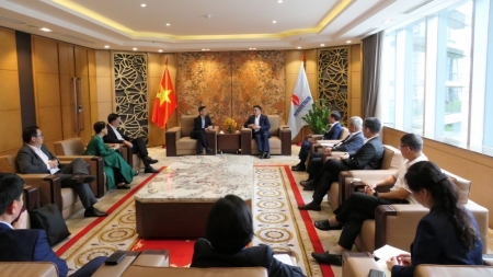 Tổng Giám đốc Petrovietnam Lê Mạnh Hùng tiếp lãnh đạo Sembcorp Industries Limited