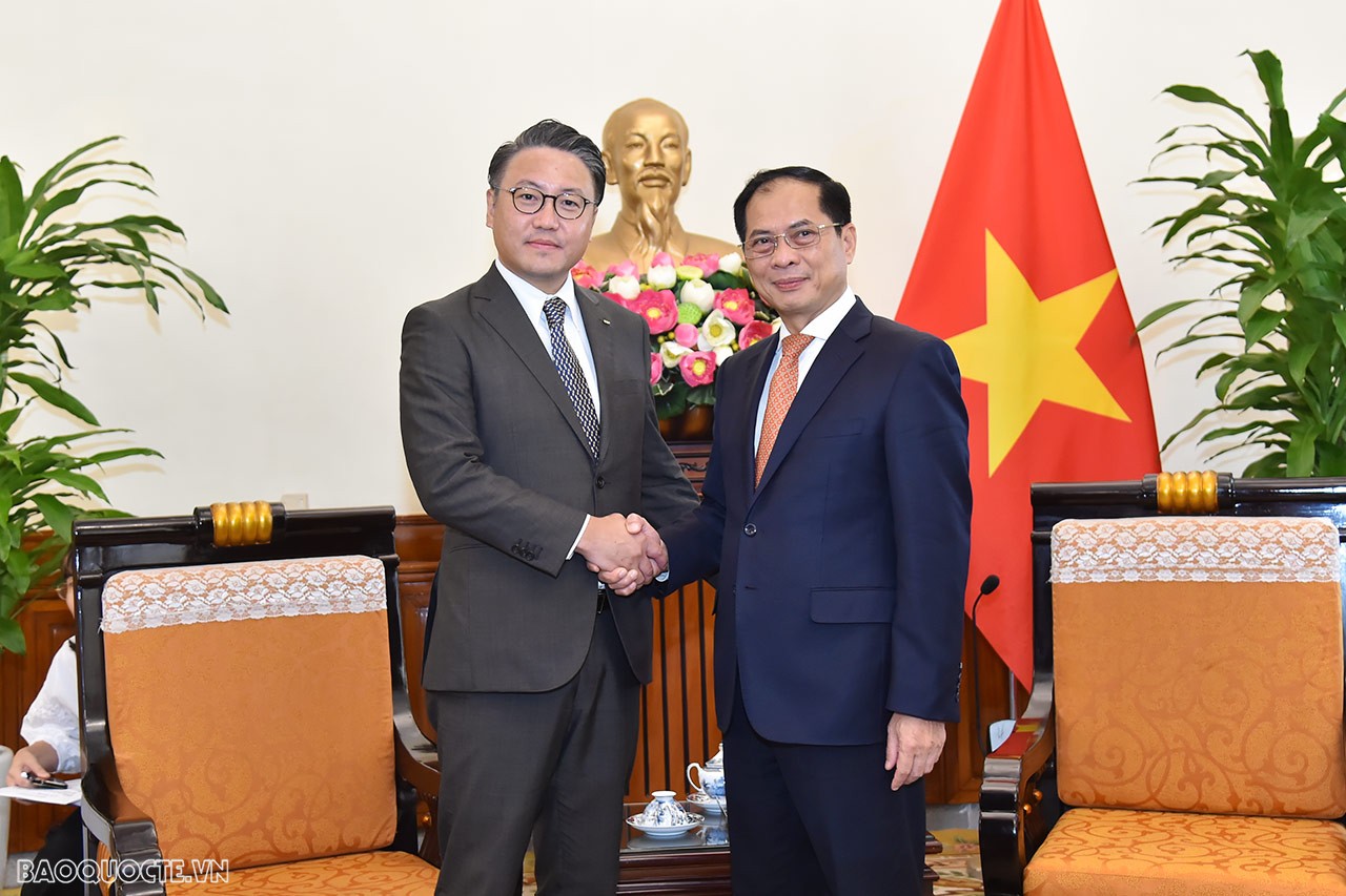 Ngày 29/8, tại trụ sở Bộ , Bộ trưởng Ngoại giao Bùi Thanh Sơn đã tiếp đoàn Thống đốc tỉnh Nagasaki, Nhật Bản Oishi Kengo nhân dịp đoàn thăm Việt Nam từ ngày 27-31/8. (Ảnh: Tuấn Anh)