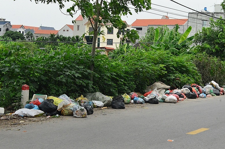 Nhiều bất cập trong vấn đề thu gom, vận chuyển rác tại Hà Nội