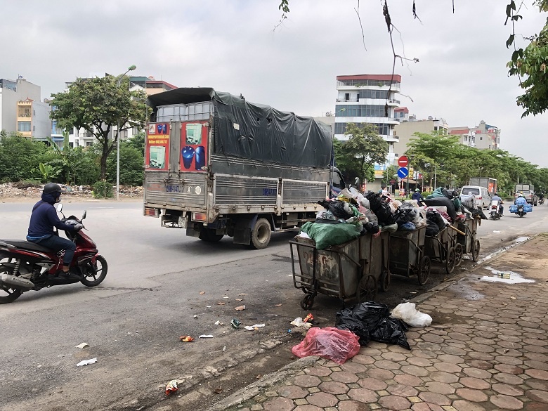 Nhiều bất cập trong vấn đề thu gom, vận chuyển rác tại Hà Nội