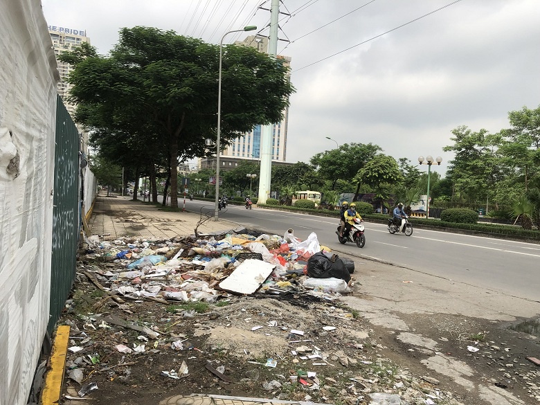 Nhiều bất cập trong vấn đề thu gom, vận chuyển rác tại Hà Nội