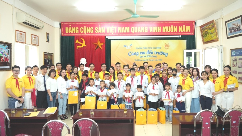 PVcomBank trao tặng 200 phần quà cho trẻ em tại làng trẻ SOS Thái Bình