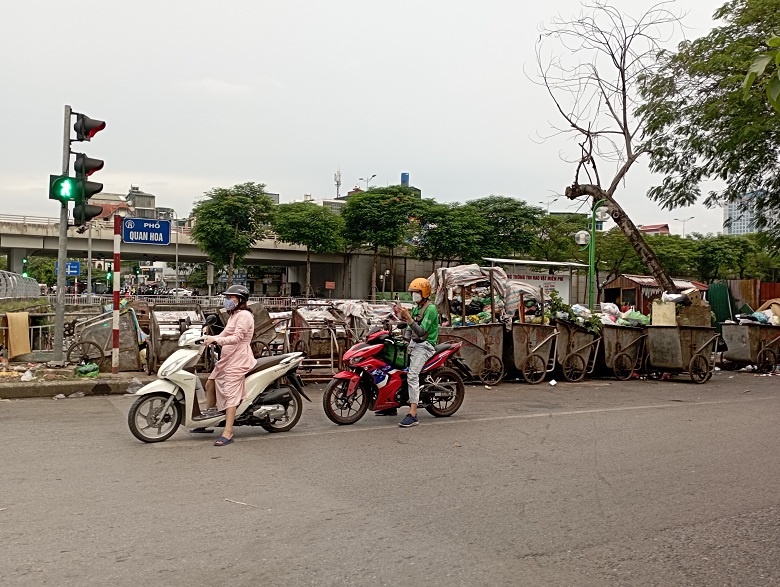 Nhiều bất cập trong vấn đề thu gom, vận chuyển rác tại Hà Nội