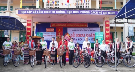 Công đoàn PVFCCo “Tiếp bước em đến trường”