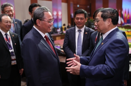 Thủ tướng Phạm Minh Chính gặp Thủ tướng Trung Quốc Lý Cường