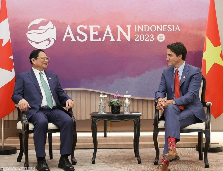 Thủ tướng Phạm Minh Chính gặp Thủ tướng Canada Justin Trudeau