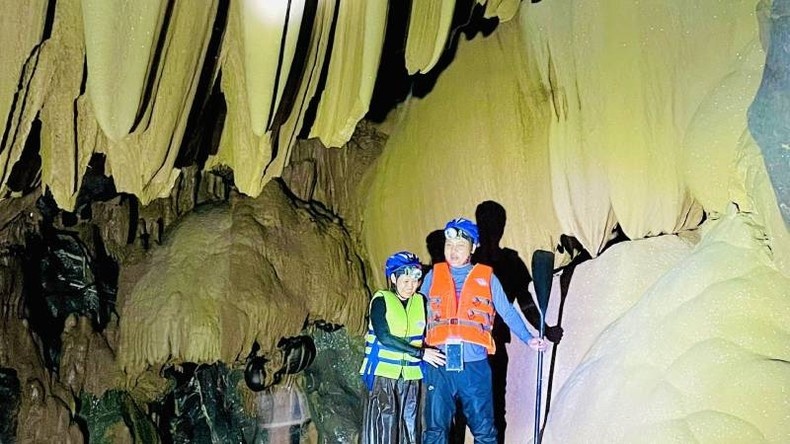 Quảng Bình: Phát hiện hang động đẹp giữa rừng Trường Sơn