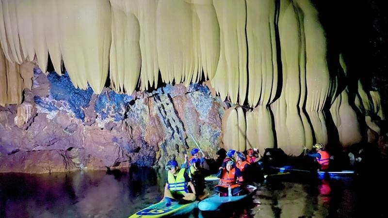 Quảng Bình: Phát hiện hang động đẹp giữa rừng Trường Sơn