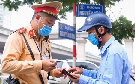 Từ 15/9, dùng VNeID thay thế giấy tờ xe khi CSGT kiểm tra như thế nào?