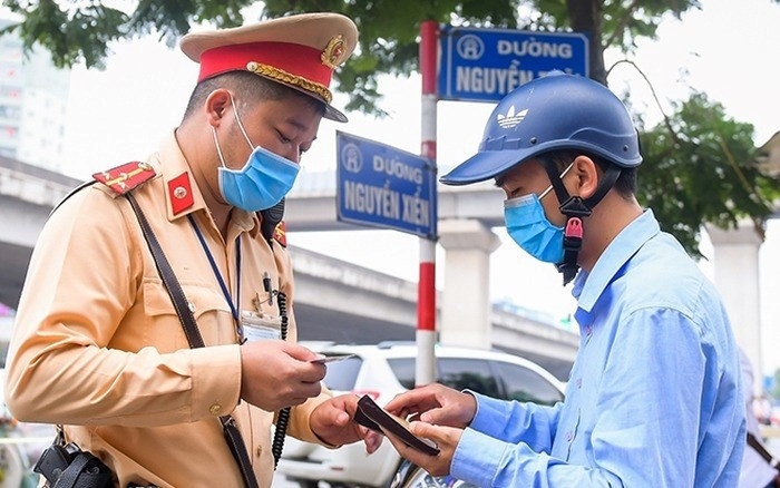 Từ 15/9, dùng VNeID thay thế giấy tờ xe khi CSGT kiểm tra như thế nào?
