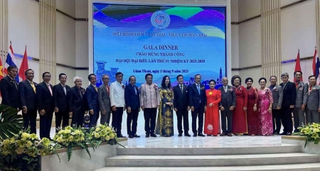 Lãnh đạo Bộ Ngoại giao làm việc về công tác cộng đồng tại Thái Lan
