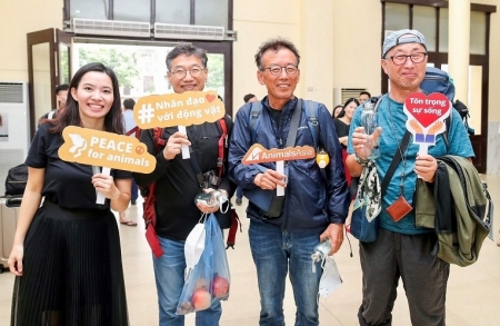 Lan tỏa thông điệp về đối xử nhân đạo với động vật tại Ga Hà Nội