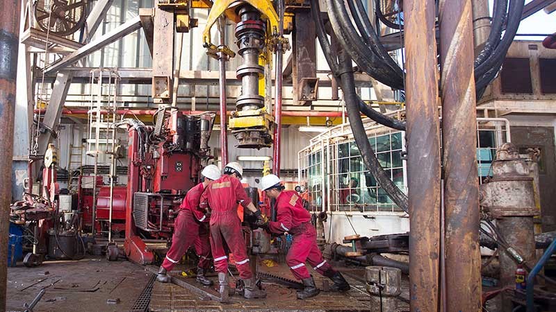 Người lao động PV Drillings trên giàn khoan.