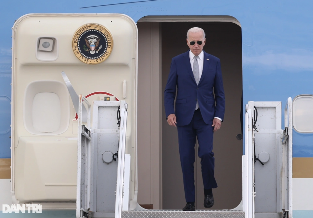 Tổng thống Mỹ Joe Biden đến Hà Nội, bắt đầu chuyến thăm Việt Nam