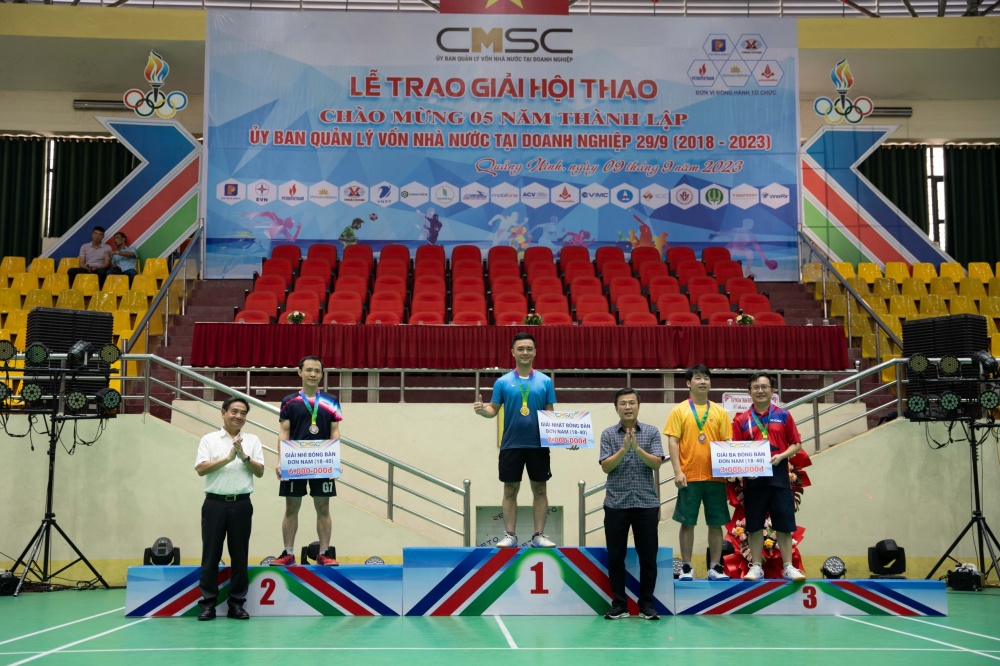 Tuyển thủ Đặng Thanh Tùng - Ban Chiến lược giành 1 huy chương đồng nội dung đơn nam dưới 40.