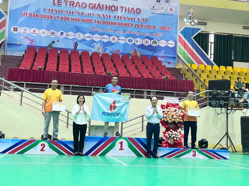 Vận động viên Nguyễn Hữu Thức - Tổng công ty Khí Việt Nam (PVGas) - Công ty Đường ống Khí Nam Côn Sơn đạt giải nhất nội dung 30 km nam