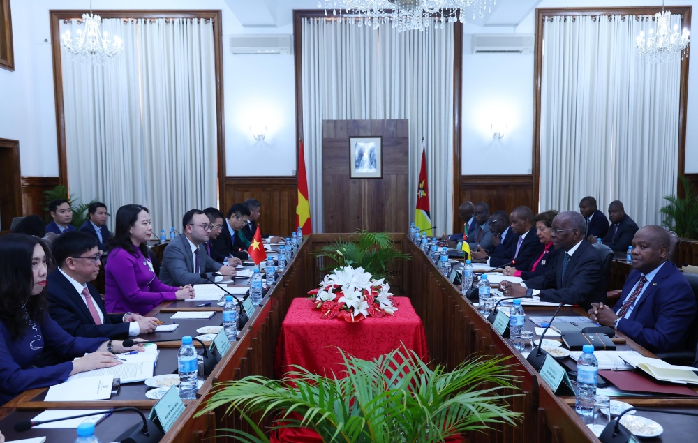 Hai nhà lãnh đạo bày tỏ quyết tâm nâng cao hơn nữa kim ngạch thương mại song phương cho tương xứng với nhu cầu thị trường 130 triệu dân của hai nước. 