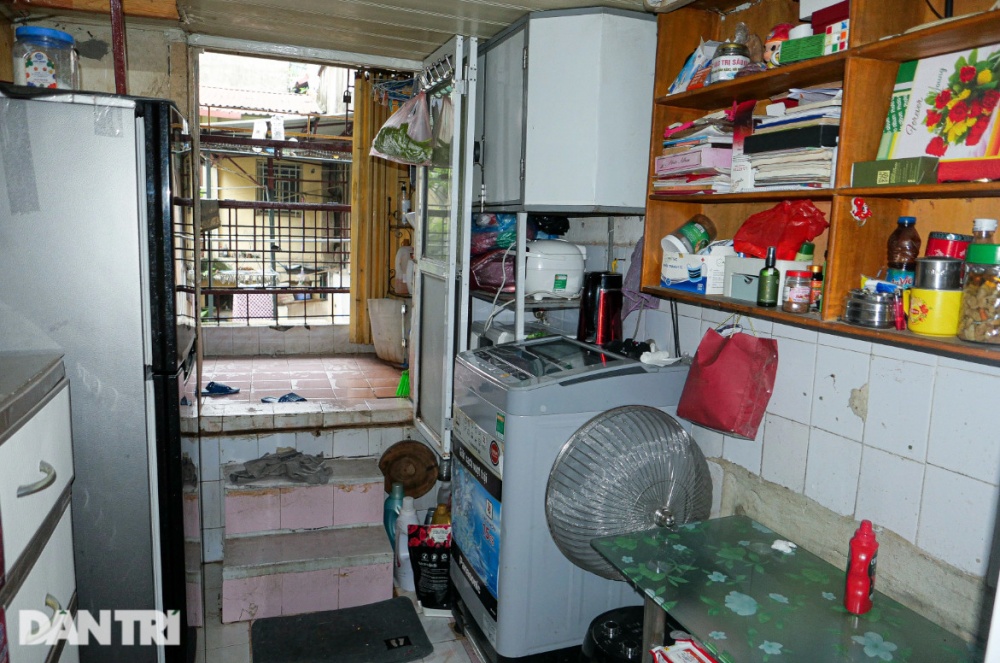 Sống ở phố cổ Hà Nội: Nhà hộp diêm, giá cả trăm triệu đồng/m2 vẫn… khổ