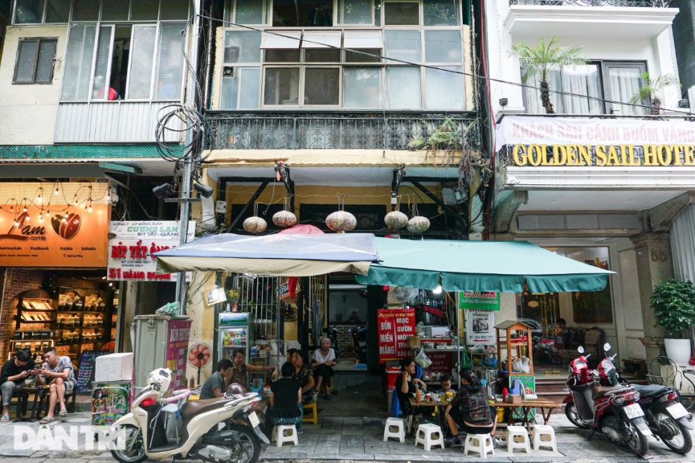 Lối dẫn vào khu tập thể nhà ông Thủy (Ảnh: Toàn Vũ).