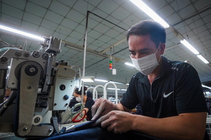 Khi nghỉ việc, người lao động có thể được nhận 5 khoản tiền (Ảnh minh họa: Phạm Nguyễn).