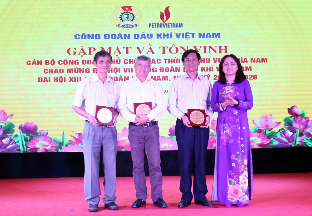 CĐ DKVN gặp mặt và tôn vinh cán bộ công đoàn chủ chốt các thời kỳ khu vực phía Nam