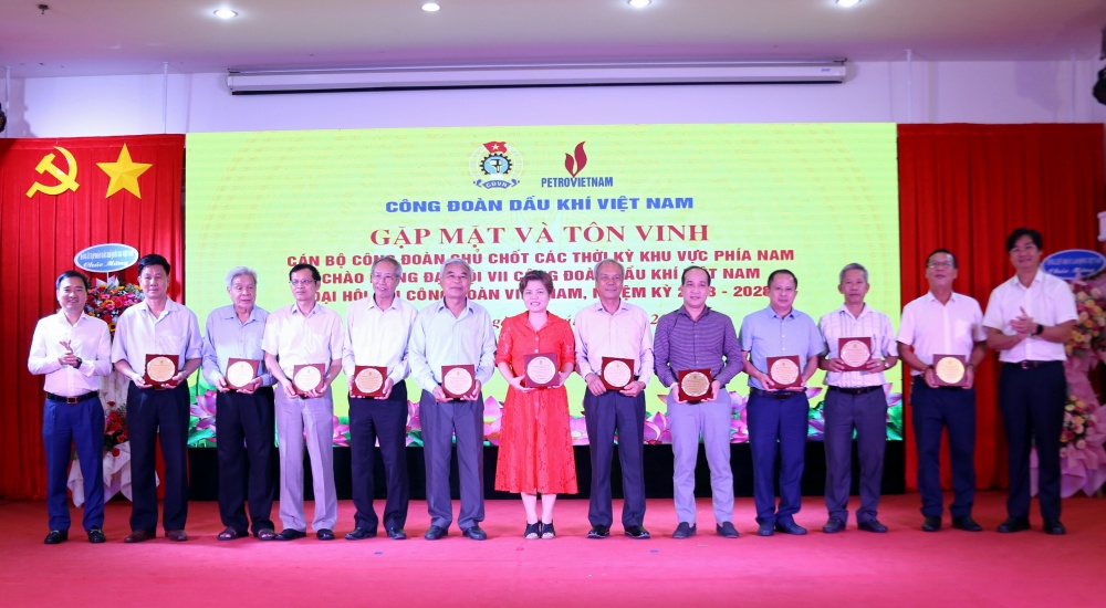 CĐ DKVN gặp mặt và tôn vinh cán bộ công đoàn chủ chốt các thời kỳ khu vực phía Nam