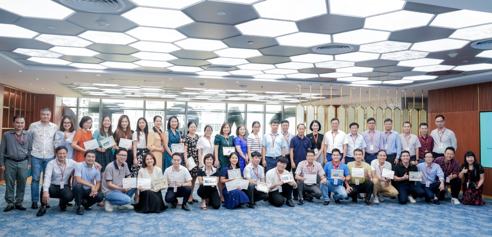 Lễ trao giải đầy ắp tiếng cười, niềm vui, lời cảm ơn được nói ra, sự sẻ chia, niềm tự hào được thể hiện