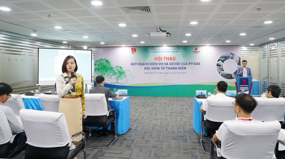 H3. Bà Phan Thị Phương Anh – Trưởng ban Tài chính chia sẻ tại Hội thảo