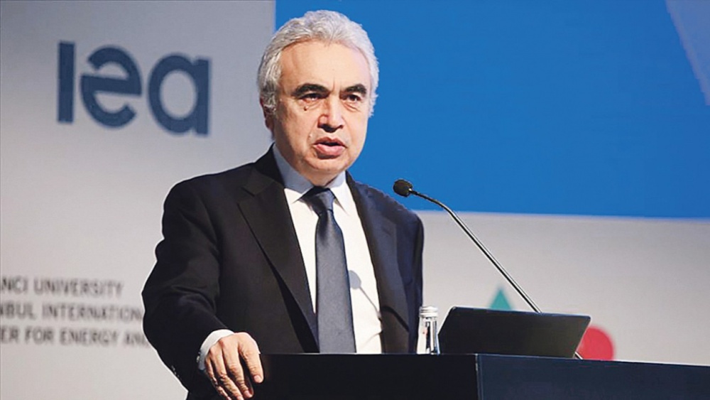 Khủng hoảng dầu mỏ đẩy nhanh làn sóng năng lượng tái tạo