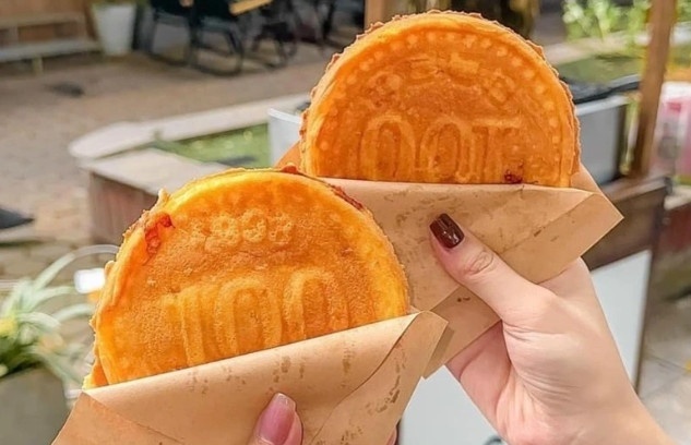 Chủ tiệm kiếm 50 triệu đồng một ngày nhờ loại bánh "hot trend" với giới trẻ