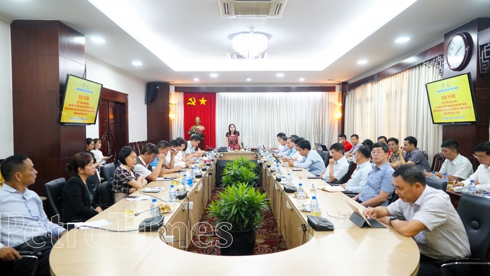 Toàn cảnh hội nghị lấy ý kiến Văn kiện Đại hội VII Công đoàn Dầu khí Việt Nam phía Nam.