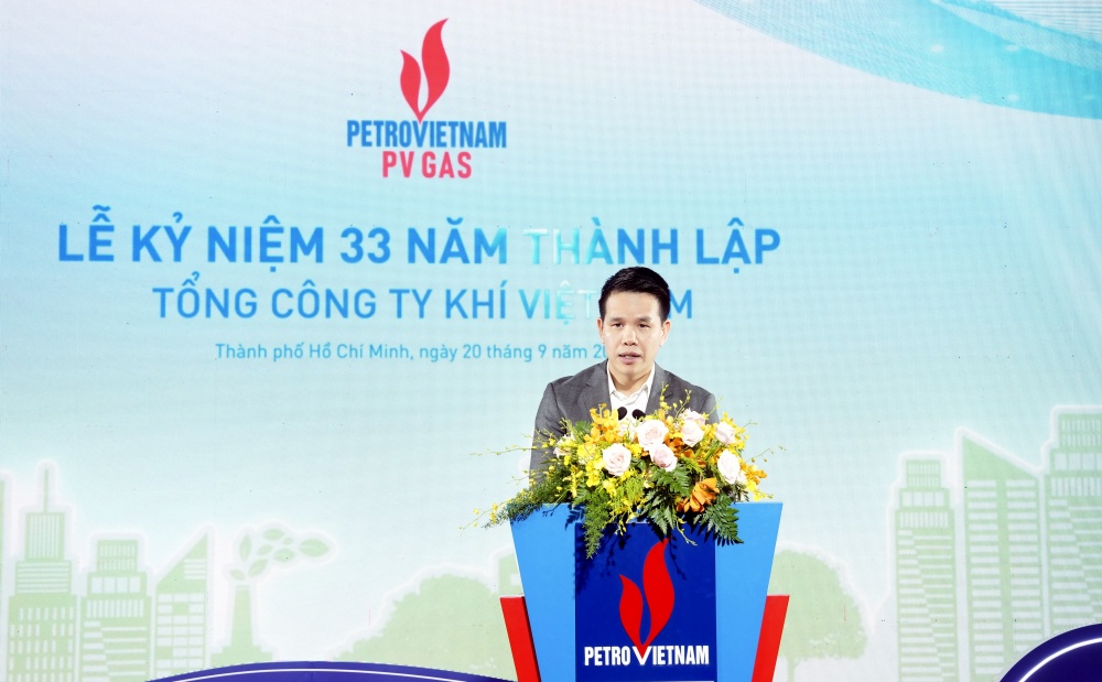 Đồng chí Phạm Văn Phong - Phó Bí thư Đảng ủy, Thành viên Hội đồng Quản trị, Tổng Giám đốc phát biểu khẳng định hành trình bền bỉ, đầy vẻ vang, đáng tự hào của những thế hệ CBCNV - NLĐ PV GAS