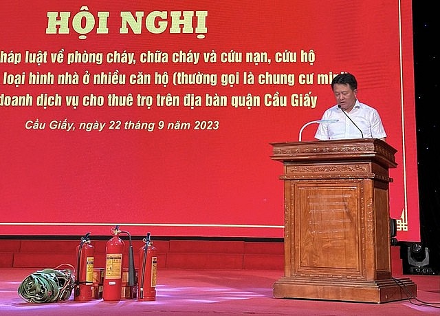 Hàng trăm chủ chung cư mini, nhà trọ nghe phổ biến pháp luật, học chữa cháy